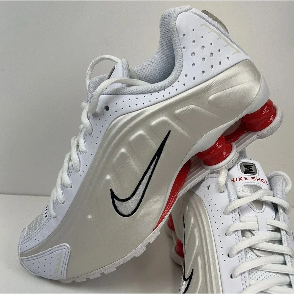 NIKE Shox R4 (GS) Shoes Youth Size 6.5 Women Size 8 White Phantom Red CW2626 102